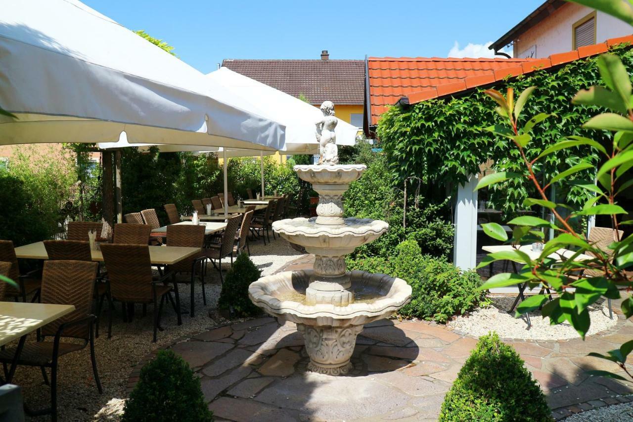 Hotel - Restaurant Hirschen - Werneths Landgasthof Beim Europa- Park Rust Райнхаузен Экстерьер фото